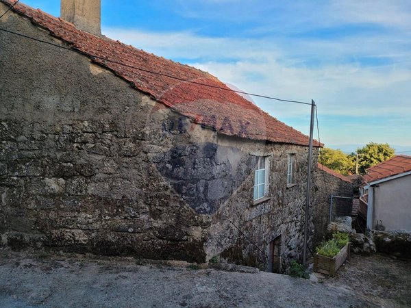 2 bedrooms House in Tondela, Portugal No. 169525