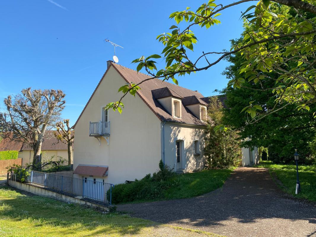 5 Schlafzimmer Haus in Nogent-le-Rotrou, France, Nr. 76754