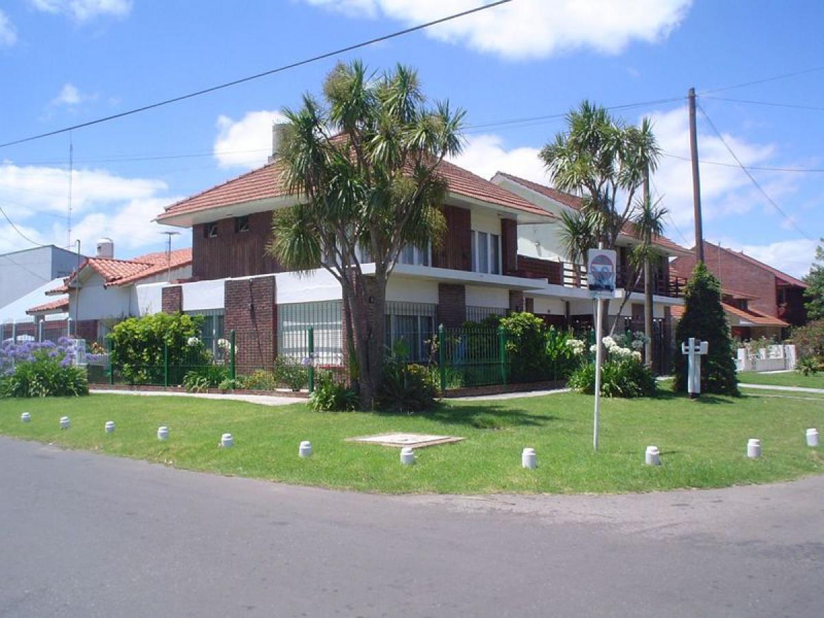 2 bedrooms House in Mar del Plata, Argentina No. 83038