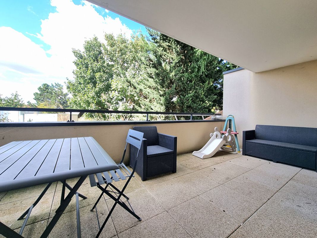 2 bedrooms Apartment in Le Raincy, France No. 350093