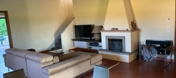 6 rooms House in Campi Bisenzio, Italy No. 271670 8