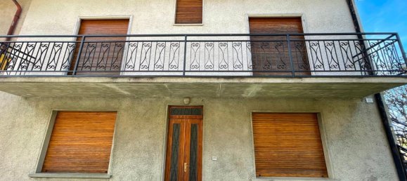 6 rooms House in Aviatico, Italy No. 179129 3