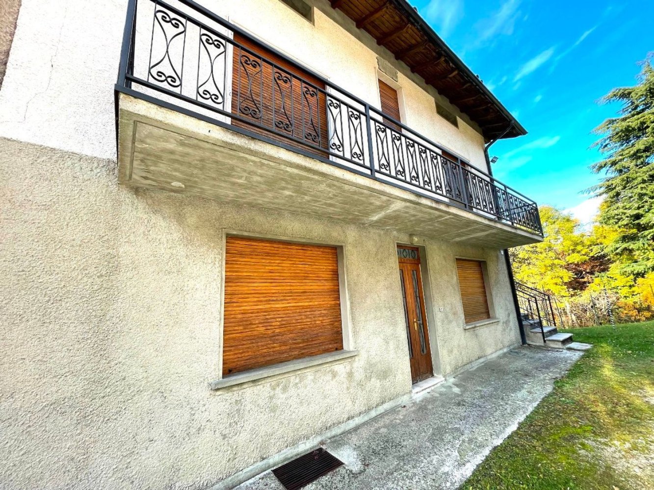 6 rooms House in Aviatico, Italy No. 179129