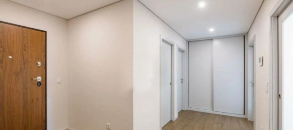 3 bedrooms Apartment in Porto, Portugal No. 105774 11