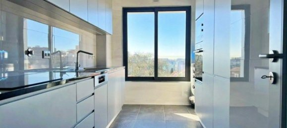 3 bedrooms Apartment in Porto, Portugal No. 105774 6