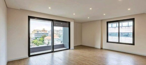 3 bedrooms Apartment in Porto, Portugal No. 105774 2