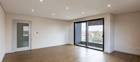 3 bedrooms Apartment in Porto, Portugal No. 105774 4