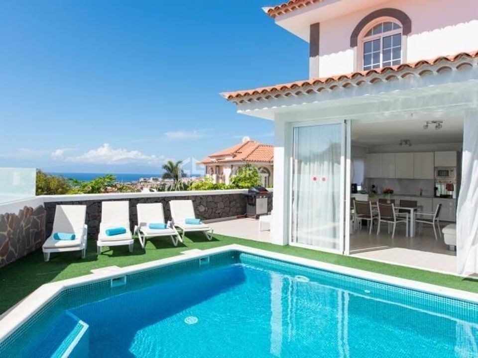 4 bedrooms Villa in Adeje, Spain No. 274681