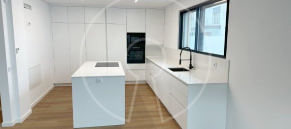 4 bedrooms Villa in Cascais, Portugal No. 132523 8