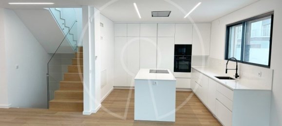 4 bedrooms Villa in Cascais, Portugal No. 132523 6