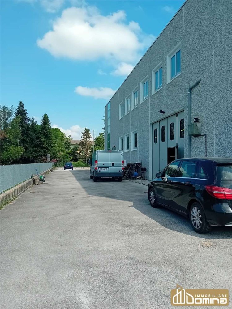 Entrepôt à Corridonia, Italy 600m² No. 74976