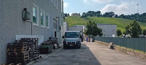 Entrepôt à Corridonia, Italy 600m² No. 74976 10