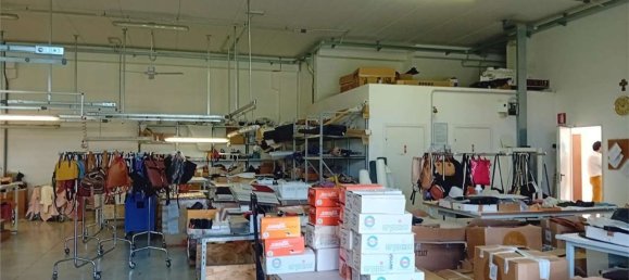 Entrepôt à Corridonia, Italy 600m² No. 74976 5