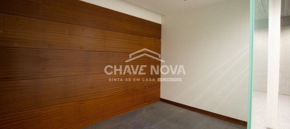 3254m² Commercial property in Porto, Portugal No. 51056 10