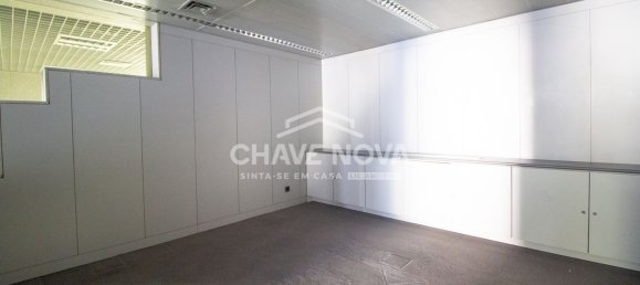 3254m² Commercial property in Porto, Portugal No. 51056 15