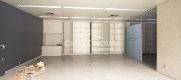 3254m² Commercial property in Porto, Portugal No. 51056 8