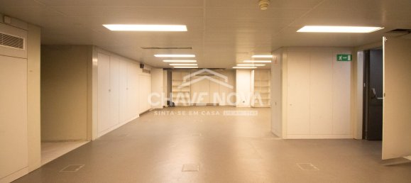 3254m² Commercial property in Porto, Portugal No. 51056 19