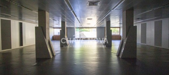3254m² Commercial property in Porto, Portugal No. 51056 36