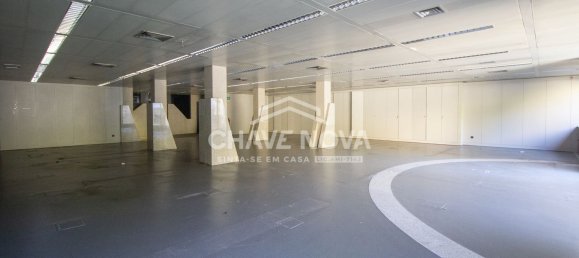 3254m² Commercial property in Porto, Portugal No. 51056 37