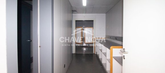 3254m² Commercial property in Porto, Portugal No. 51056 20