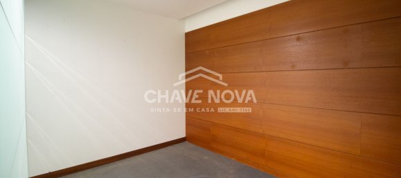 3254m² Commercial property in Porto, Portugal No. 51056 9