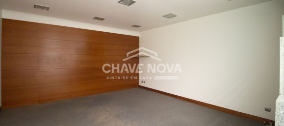 3254m² Commercial property in Porto, Portugal No. 51056 11