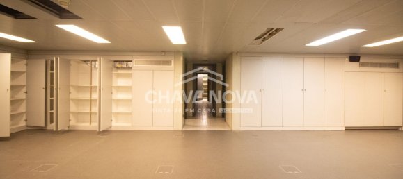 3254m² Commercial property in Porto, Portugal No. 51056 18