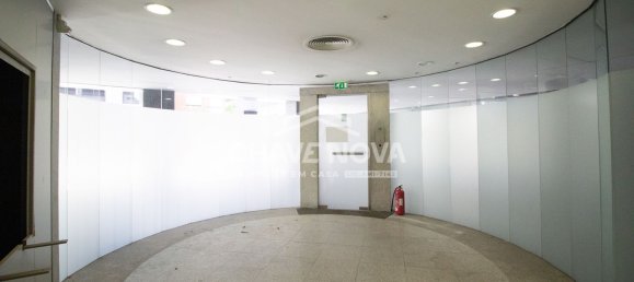 3254m² Commercial property in Porto, Portugal No. 51056 7