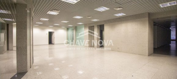 3254m² Commercial property in Porto, Portugal No. 51056 32