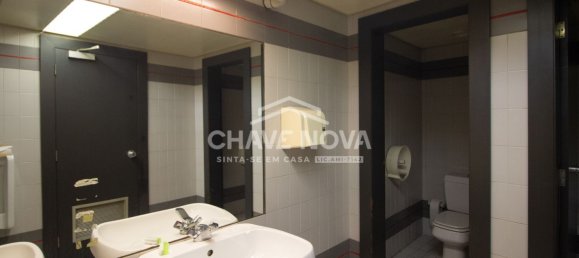 3254m² Commercial property in Porto, Portugal No. 51056 30