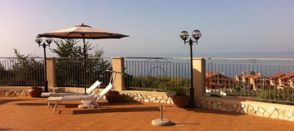 Apartamento de 3 dormitorios en Pizzo, Italy No. 114768 11