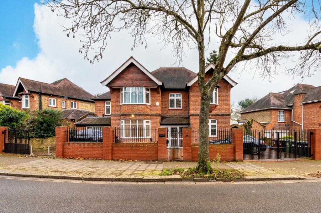 5 bedrooms House in Hounslow, United Kingdom No. 9251