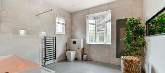 5 bedrooms House in Hounslow, United Kingdom No. 9251 9