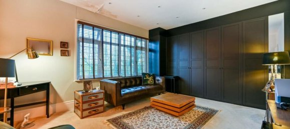 5 bedrooms House in Hounslow, United Kingdom No. 9251 8