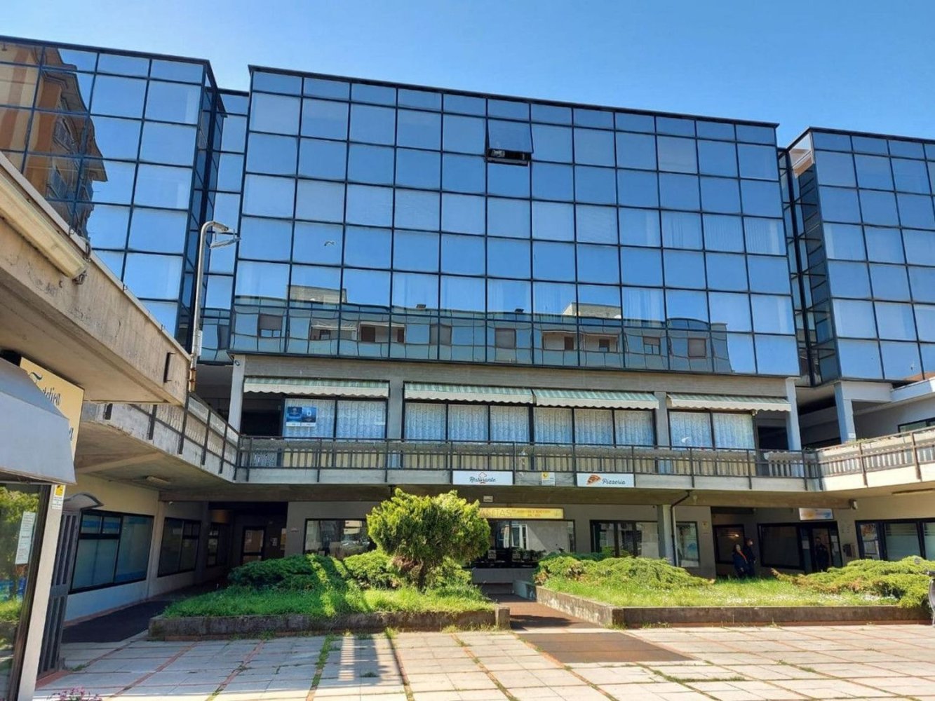 Oficina en Novi Ligure, Italy 492 m² No. 372530