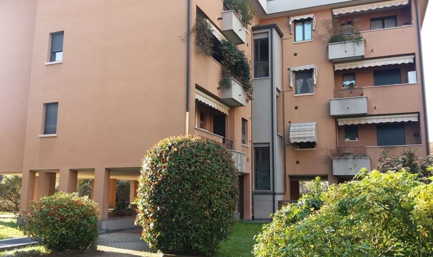 Apartamento de 3 dormitorios en Seregno, Italy No. 392995