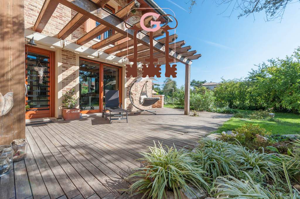 Вилла с 4 спальнями в Виллорба, Италия № 174780