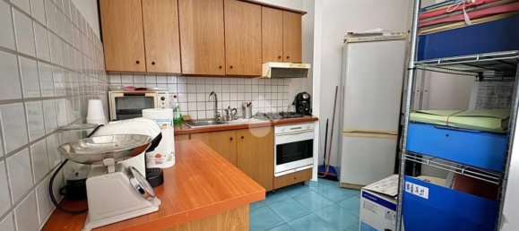 4 bedrooms Apartment in Naples, Italy No. 340030 4