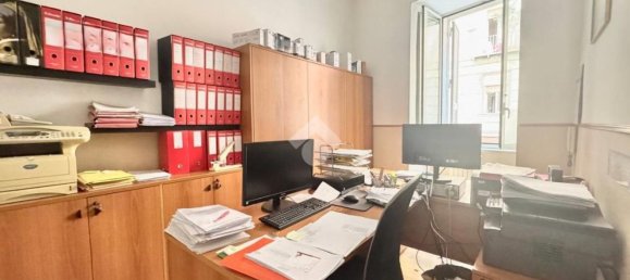 4 bedrooms Apartment in Naples, Italy No. 340030 8