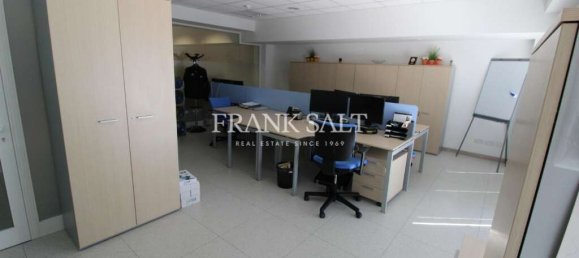 35m² Office in Mosta, Malta No. 13117 2