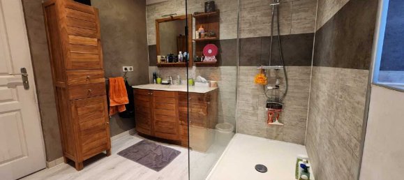 Дом с 5 спальнями в Англы-сюр-л'Англен, Франция № 191901 3