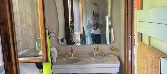 3 rooms Apartment in Florence, Italy No. 171085 2