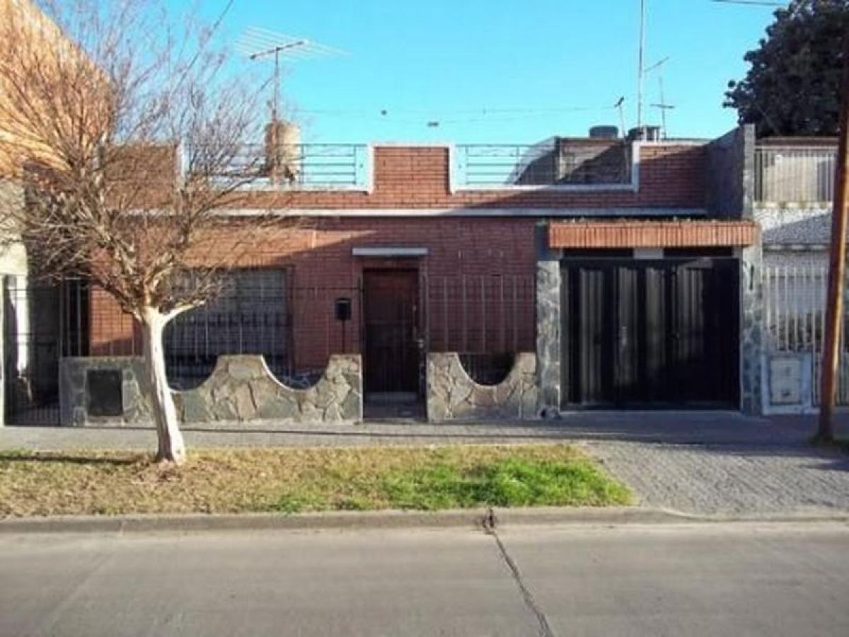 2 bedrooms House in Tres de Febrero, Argentina No. 61432