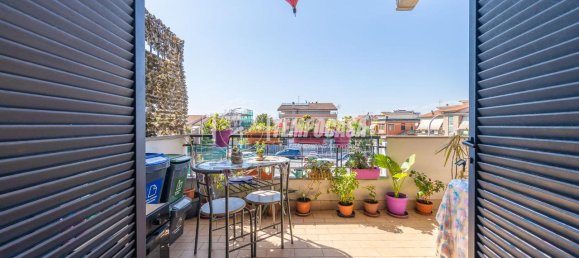 2-salle Appartement à Marino, Italy No. 18929 12