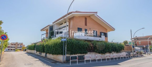 2-salle Appartement à Marino, Italy No. 18929 16