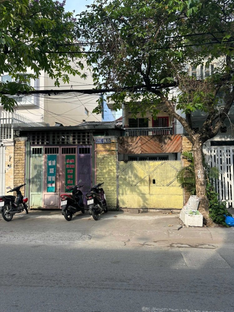 133m² Townhouse in District 7, Vietnam No. 19973