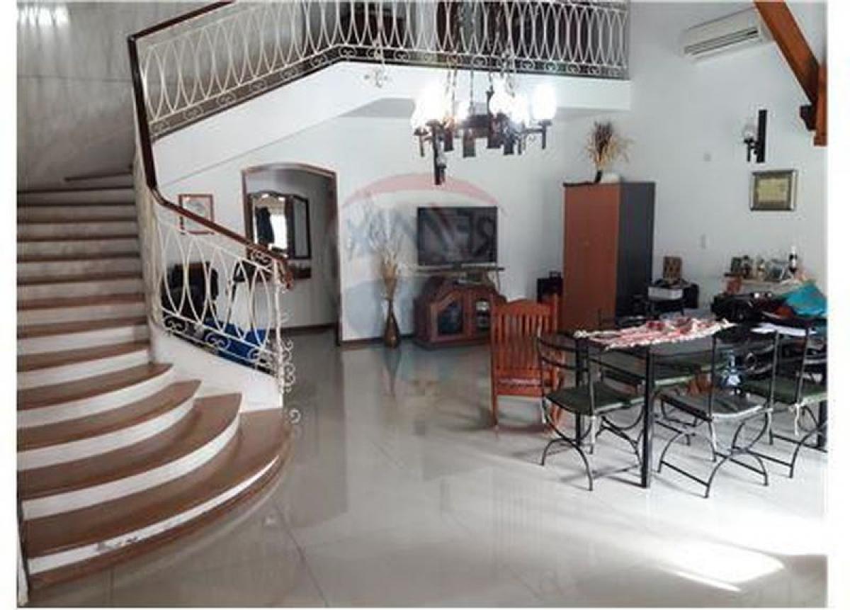 4 bedrooms House in Moreno, Argentina No. 11364