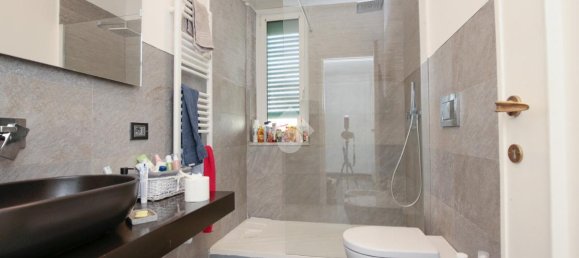 3غرفة شقة في Genoa, Italy رقم 41642 17