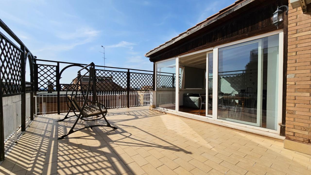 3 rooms Penthouse in Rome, Italy No. 38783