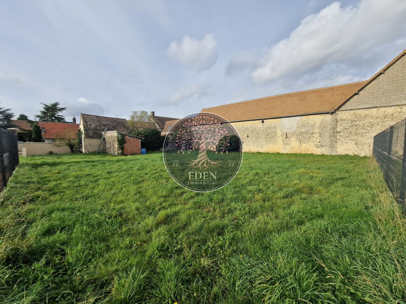  Land in Bu, France No. 93156